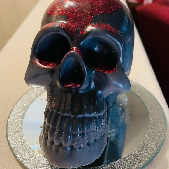 Large Skull Candle - Picture 4 of 5